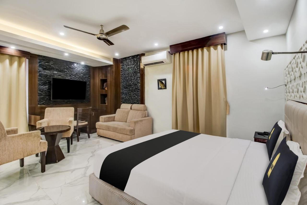 Townhouse Oak Mannat Goa Hotel